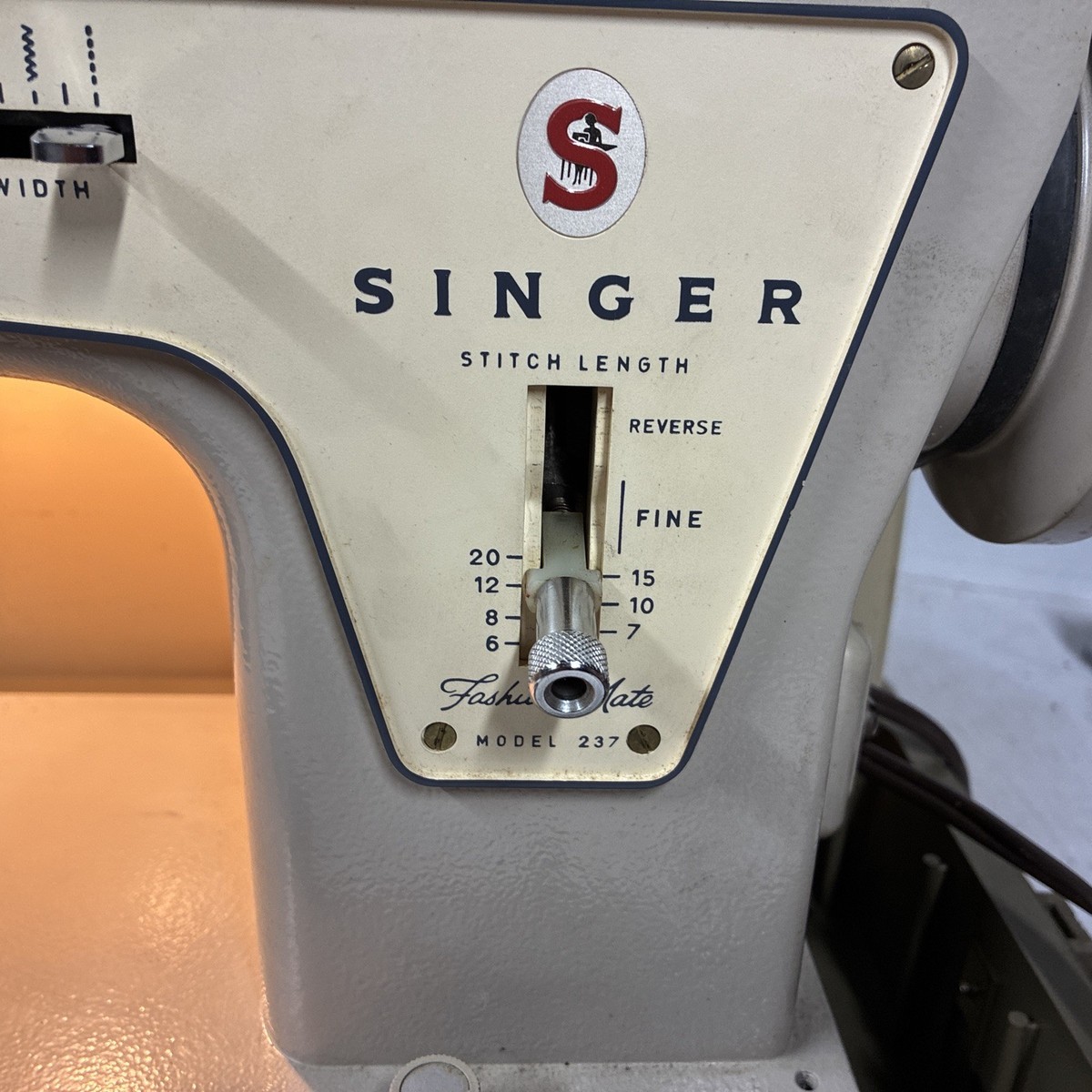 Vintage Singer Fashion Mate 237 MA Sewing Machine W/Foot Pedal See