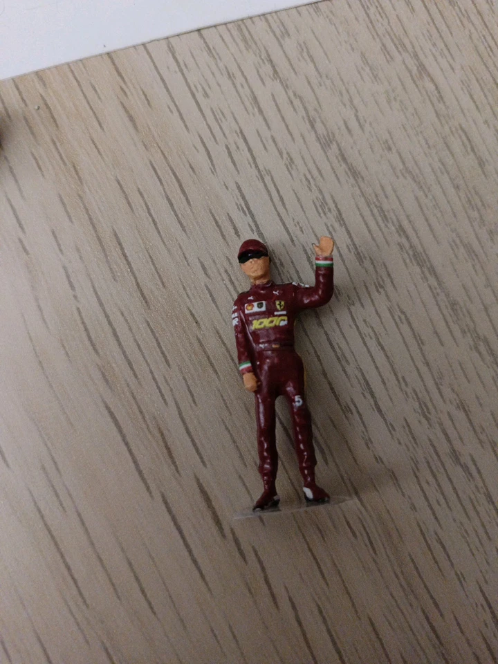 Figurino Scala 1/43 Pilota Formula 1 Sebastian Vettel 1000gp Ferrari - Immagine 4 di 4