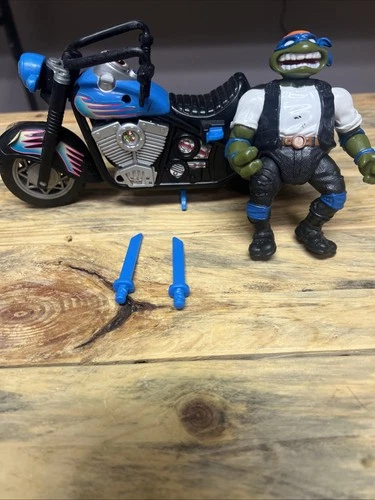 Vintage TMNT Bodacious Biker Cruisin Leo & Bike 1994 W/ Swords