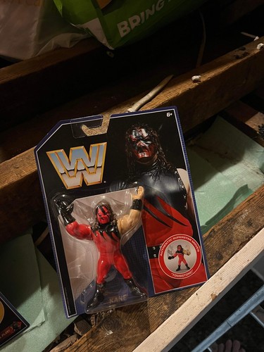 BNIB WWE MATTEL RETRO SERIES 2 MASKED KANE WRESTLI...