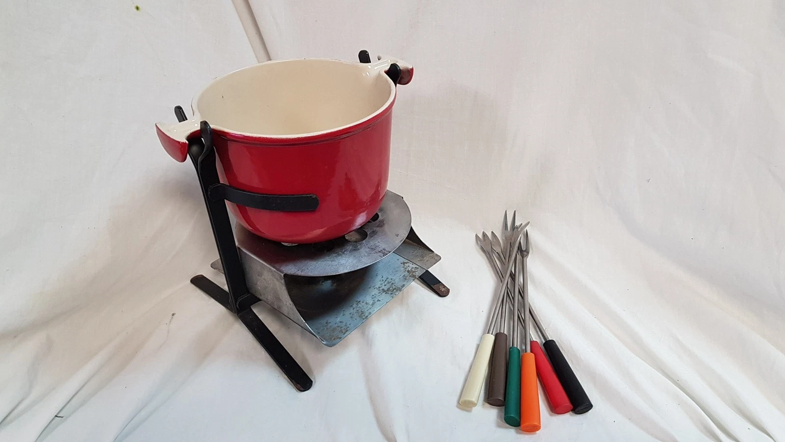 Le Creuset Vintage Red Cast Iron Fondue Set with Stand & 6 Forks
Opens in a new window or tab