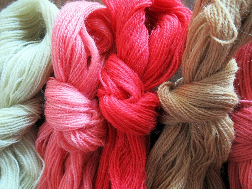 LOT of 12 hanks French MEDICI WOOL 12 colors 5.3 ounces vintage fine wool yarn - Image 4 of 4