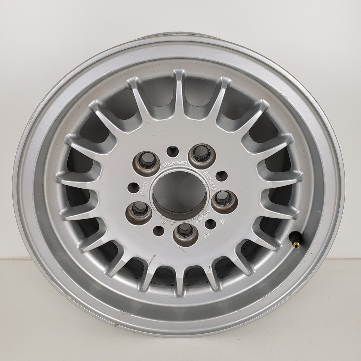 BMW E28 E23 E24 OEM Bottle Cap Wheel 36111125695 Light Alloy Rim