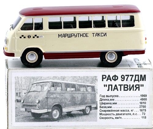 Diecast Soviet car RAF 2203 Latvia РАФ 2203 Латвия DeAGOSTINI 1/43