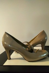 Kelly \u0026 Katie Charis Champagne Pump 