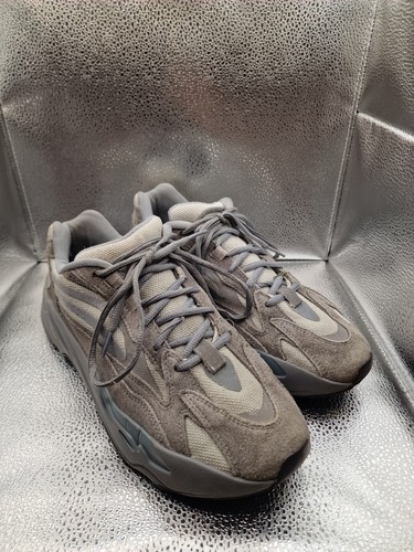 Adidas Yeezy Boost 700 V2 Grey Size UK9.5 Hospital Blue Used without Box - Picture 4 of 18