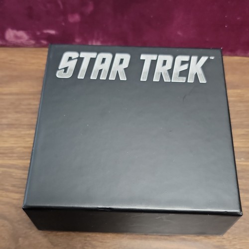 2015 Tuvalu Silver Proof Lighted Coin - STAR TREK - Captain James T. Kirt . - Picture 8 of 10