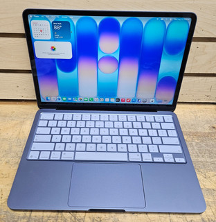 Apple Macbook Neo 13" A3404 8GB Ram 256GB CYCLE COUNT AT 3