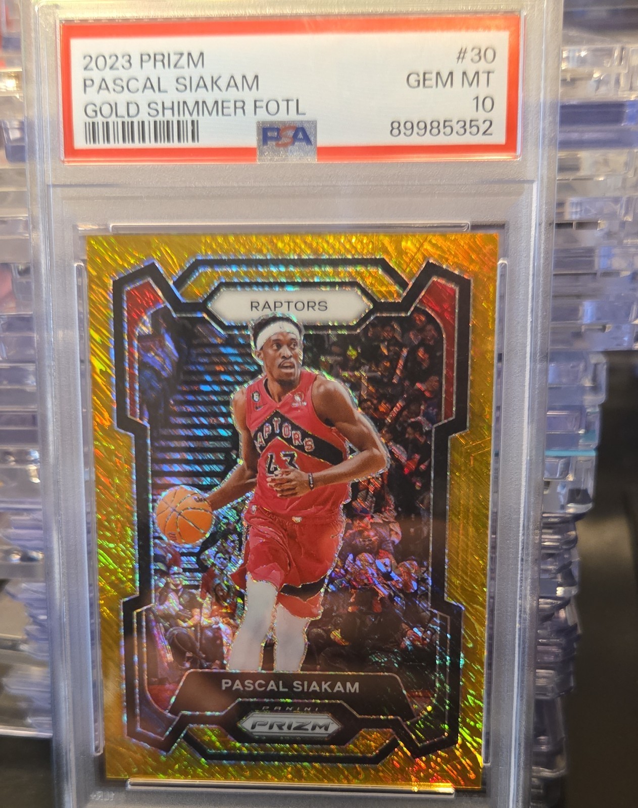 2023-24 Panini Prizm - Pascal Siakam #30 Gold Shimmer Prizm /10
