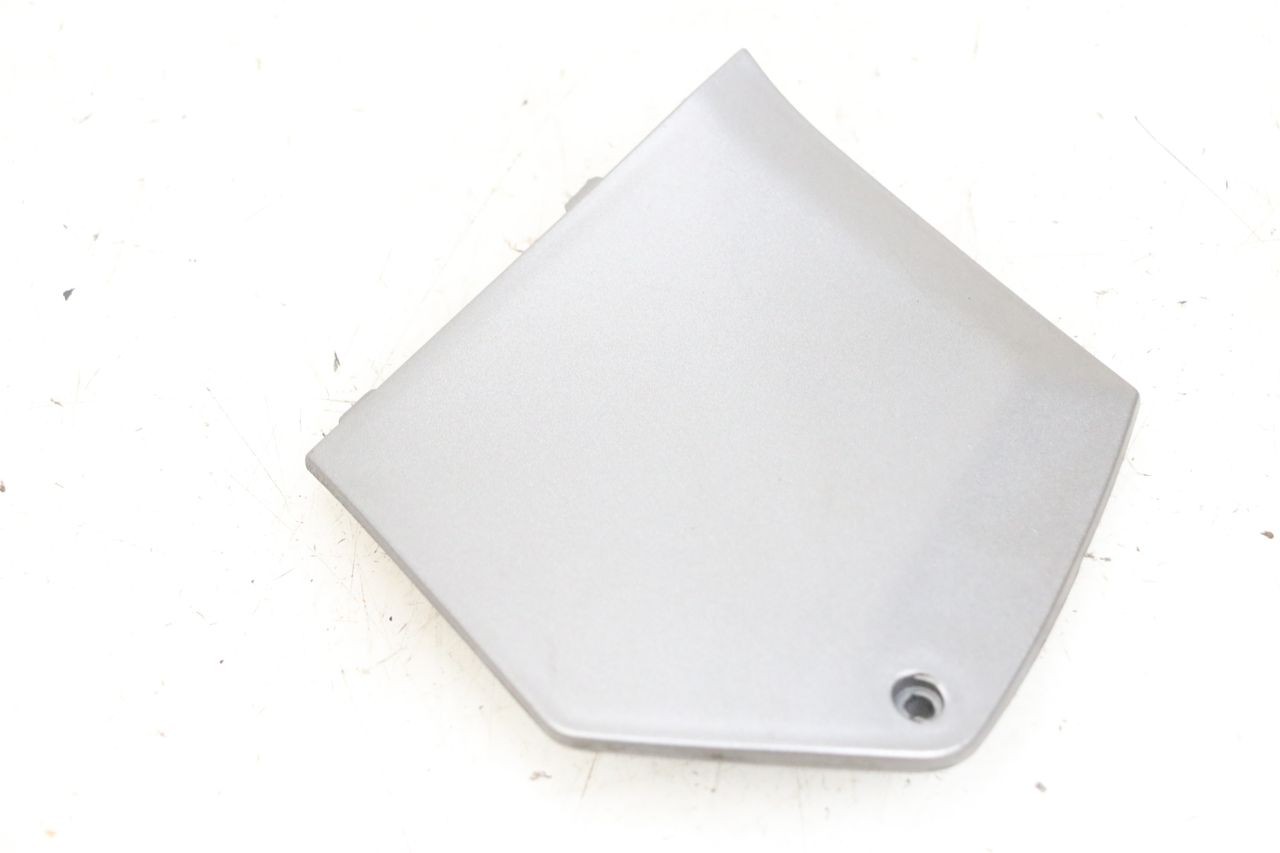TAPA REPOSAPIES CONEXION IZQUIERDA - PIAGGIO MP3 LT 400 (2007 - 2012)