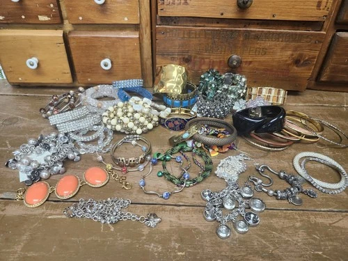 46 Piece Costume Bracelet Jewelry Lot Vintage To Contemporary 2lbs 11oz