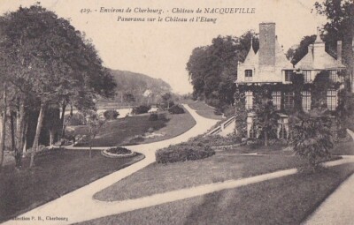 CPA 50 ca. Cherbourg Urville CHATEAU DE NACQUEVILLE Blick auf das Schloss & den Teich