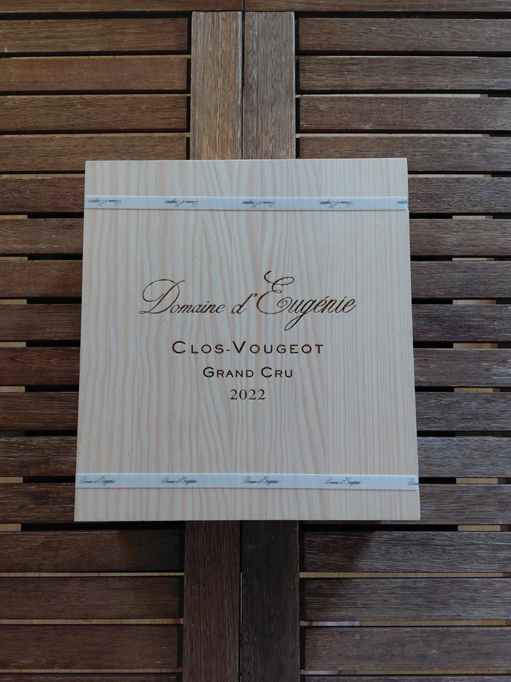 Domaine d'Eugénie Clos-Vougeot Grand Cru 2022 – Caisse bois 3 bouteilles - Photo 1/1