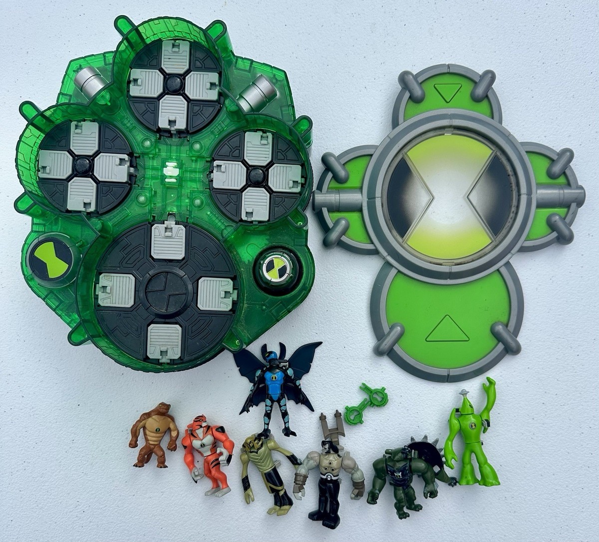 Ben 10 Alien Creation Chamber w/ Mini Figures Keys Playmates Toys