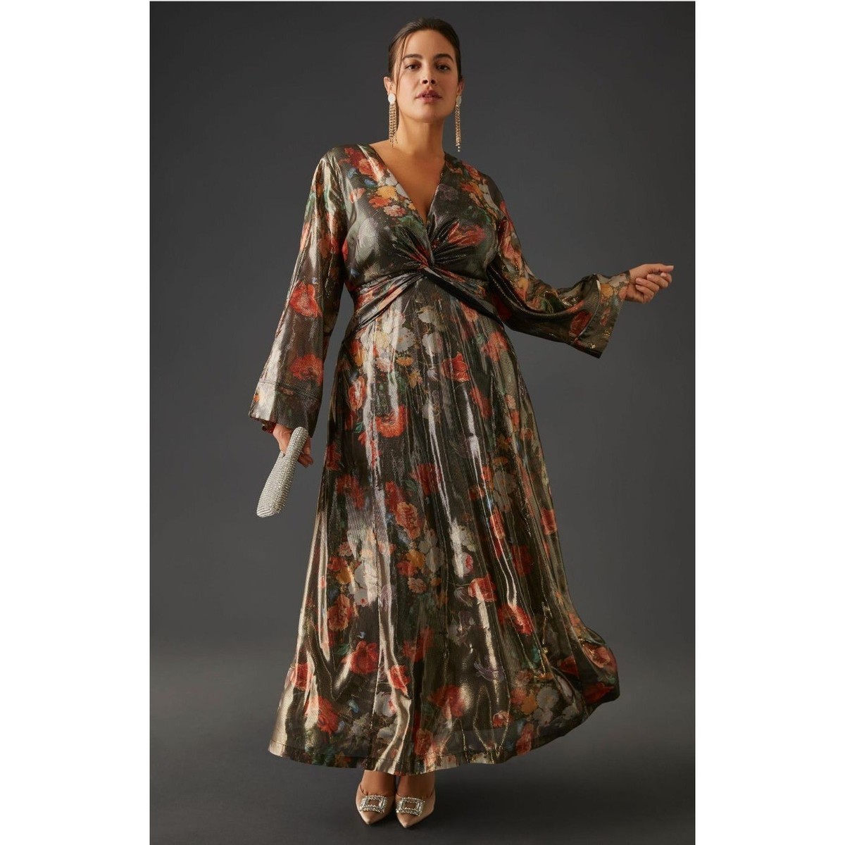 t shirt dress for women midi Cue The Casual T-shirt in Sage Curves 1XL / Sage Color:Black Champagne Style:AP1D105287 Sparkly Gold Sequin V-neck boat neck