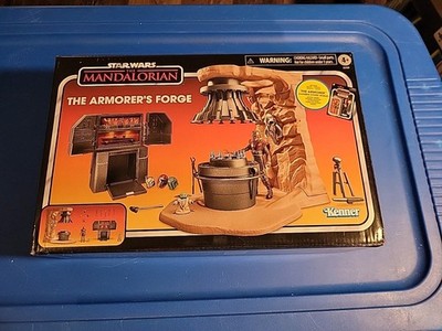 Star Wars The Mandalorian The Armorer's Forge with The Armorer and Grogu Figures