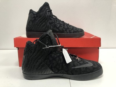 Nike LeBron XI NSW Lifestyle Schwarz EU 47 - Herrenschuhe Limited Edition