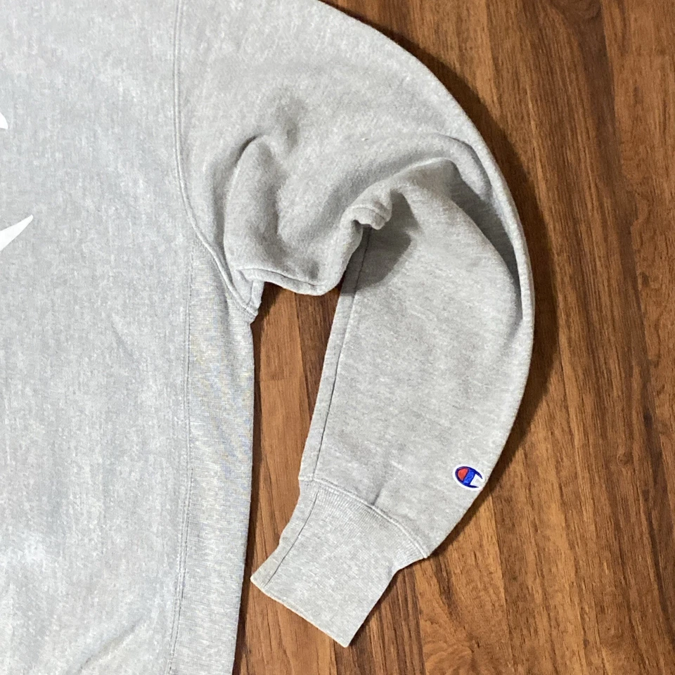 Logotipo de campeón vintage delantero/trasero años 90 tejido inverso gris cuello redondo estampado grande Foto 4 de 4