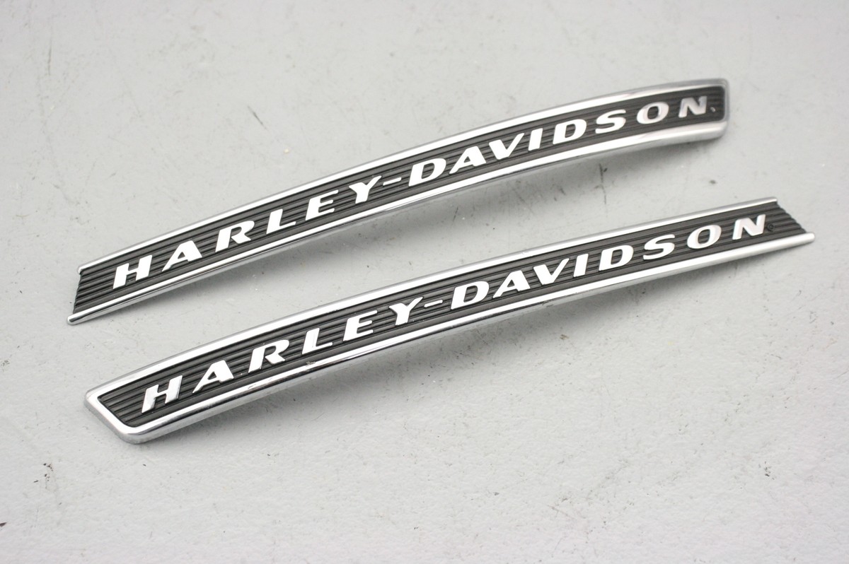 Harley-Davidson 純正　タンクエンブレム　FLHXS 2 Harley Davidson OEM FLHXS FLTRX Flhrx Street Glide Fuel