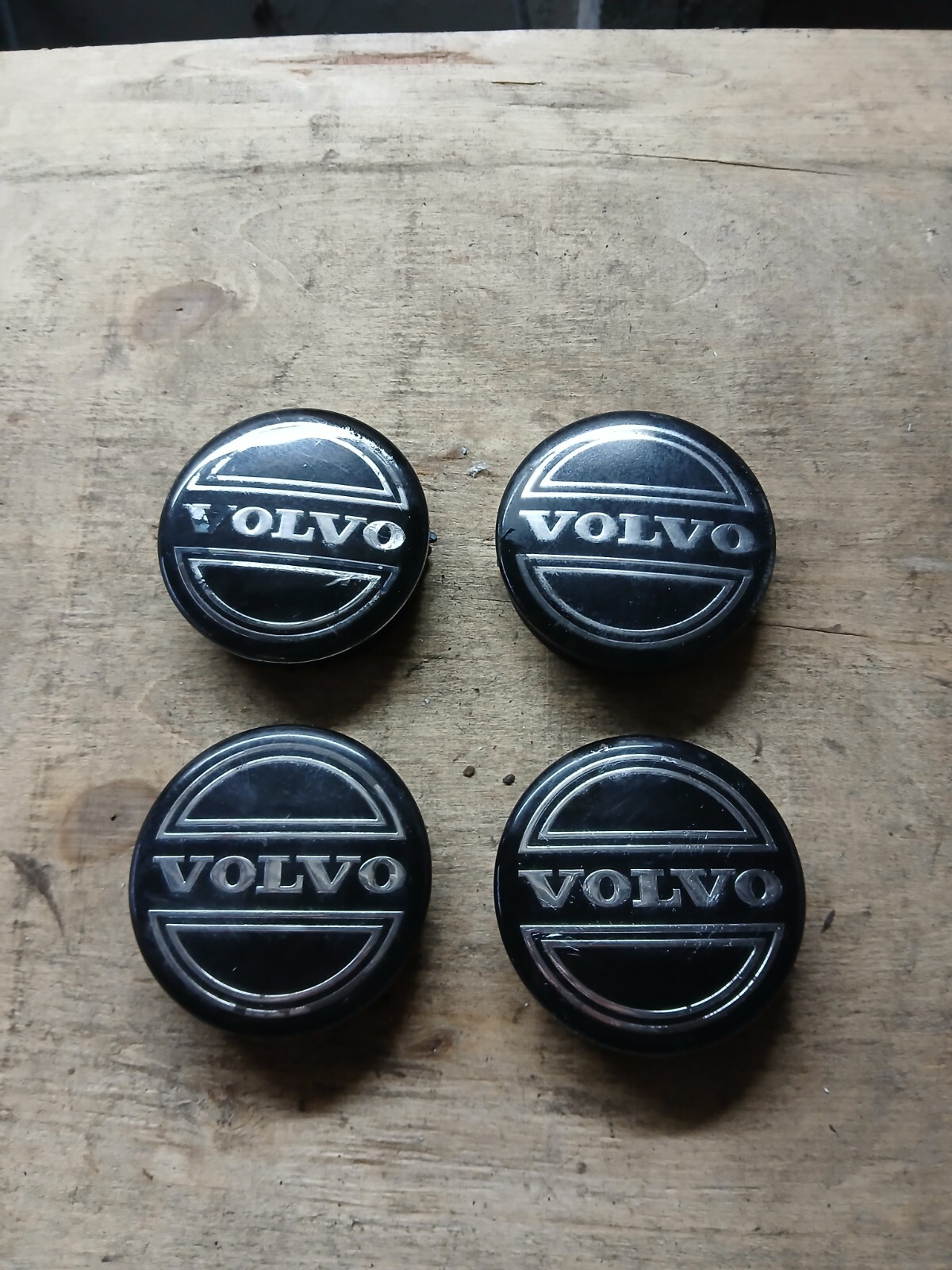 Genuine Set of 4 Volvo Alloy wheel centre caps 850 S60 V50 V70 V60 XC90 XC70..
