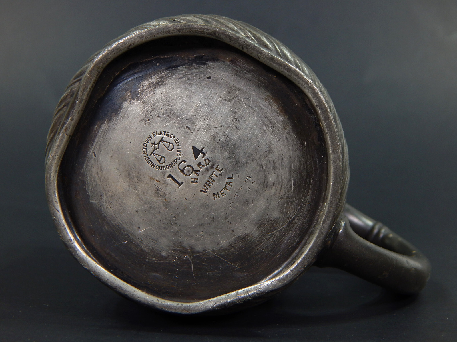 VINTAGE MIDDLETOWN PLATE CO. QUADRUPLE PLATE 164 HARD WHITE METAL GILT CUP MUG