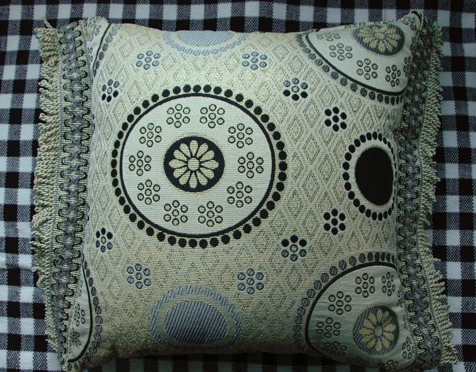 Fundas de Almohada Brocado Hechas en Marruecos - Círculos Negro y Plata - 21" x 16.5" Foto 3 de 4