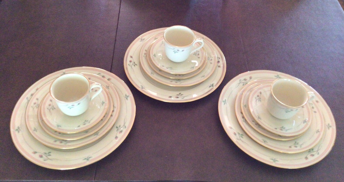 5 Piece Place Setting LENOX “Rose Manor” Fine Bone China- Vintage