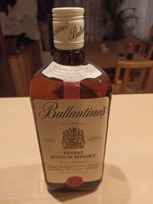 Ballantines Finest Scotch Whisky 43% vol 1970er Jahre, ungeöffnet.