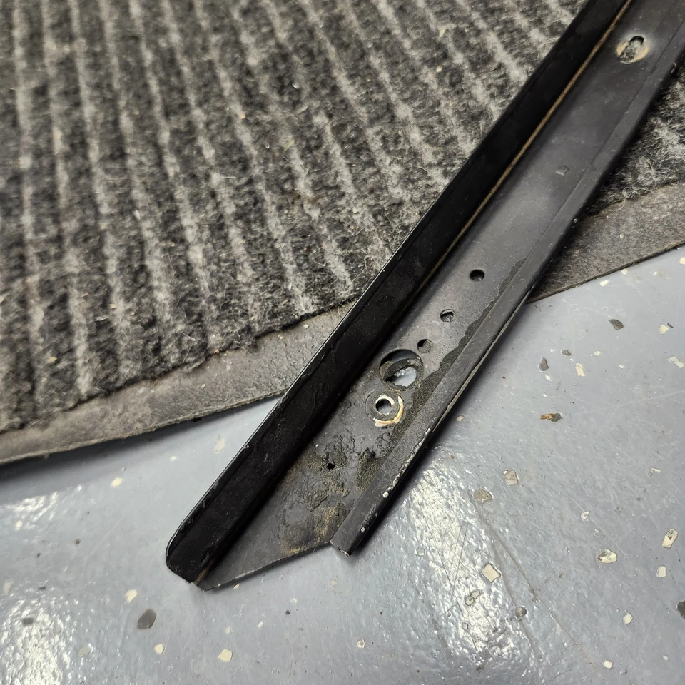 Puerta delantera retenedor ventana parabrisas moldura izquierda exterior lado del conductor 84-96 Foto 3 de 4