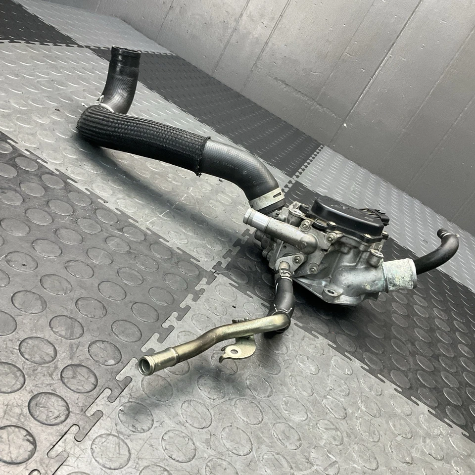 Conjunto de carcasa termostato válvula de control de agua Infiniti QX80 2014-2017 FABRICANTE DE EQUIPOS ORIGINALES Foto 3 de 4