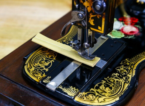 Beautiful Victorian Antique Bradbury Hand Fiddlebase Sewing Machine with Case - Picture 8 of 15