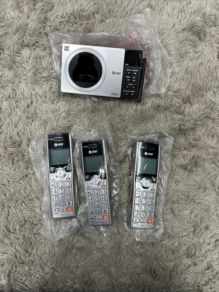 Teléfono inalámbrico expandible AT&T DECT 6.0 con sistema de contestador automático 3 auriculares CL82107 Foto 2 de 3