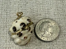 Gold Painted Shell Pendant~11.8g