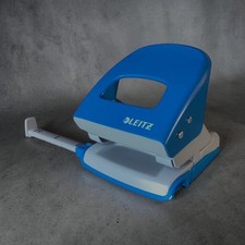 Leitz Locher 5008 Nexxt blau metallic Anschla...