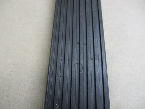 Mercedes W123 W126 W107 R107 W114 W115 W116 W107 Gaspedal Pedalgummi Neu Orig. - Picture 3 of 10