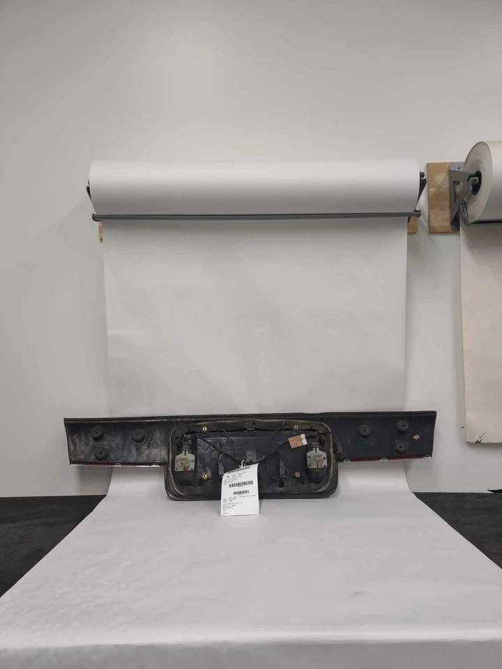 Conjunto de luz trasera central Mercury Mystique 1995-98 con matrícula Foto 2 de 3