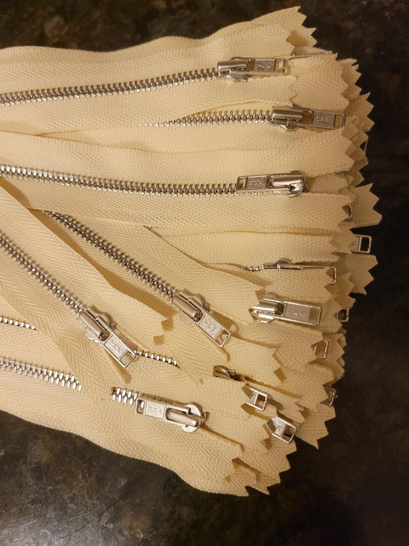Lot of 40 YKK Zipper, 7