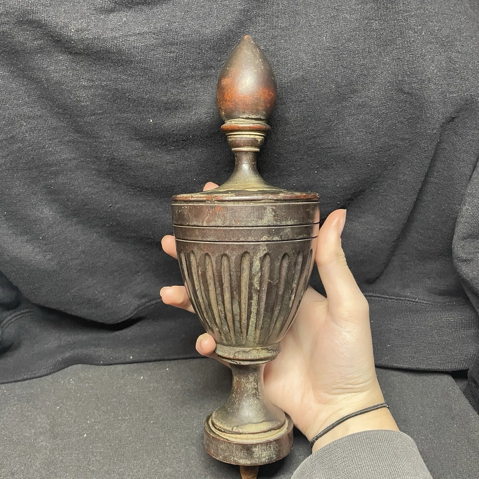 ACABADO DE MADERA - hermoso y masivo, remate de nogal del siglo XIX rescatado de Foto 2 de 4