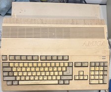 Early Amiga 500. Commodore embossed chicken lip case. WB 1.2 rom. Missing floppy