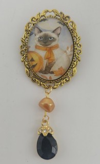 Handcrafted Artisan siamese cat Glass Cameo Brooch