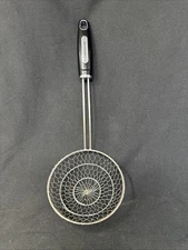 FARBERWARE WIRE KITCHEN STRAINER HANDHELD SKIMMER FRYER BOLING DRAINING SPOON