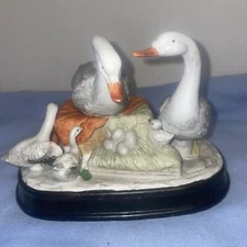 VTG Artmark Bisque Figurine Swans & Cygnets Family Lodge Farmhouse Estate Find