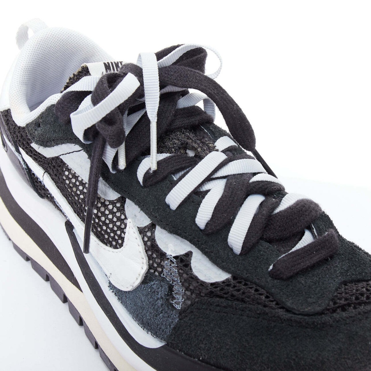 NIKE SACAI VaporWaffle black white mesh laced up sneakers NIKE SACAI VaporWaffle black white mesh laced up sneakers