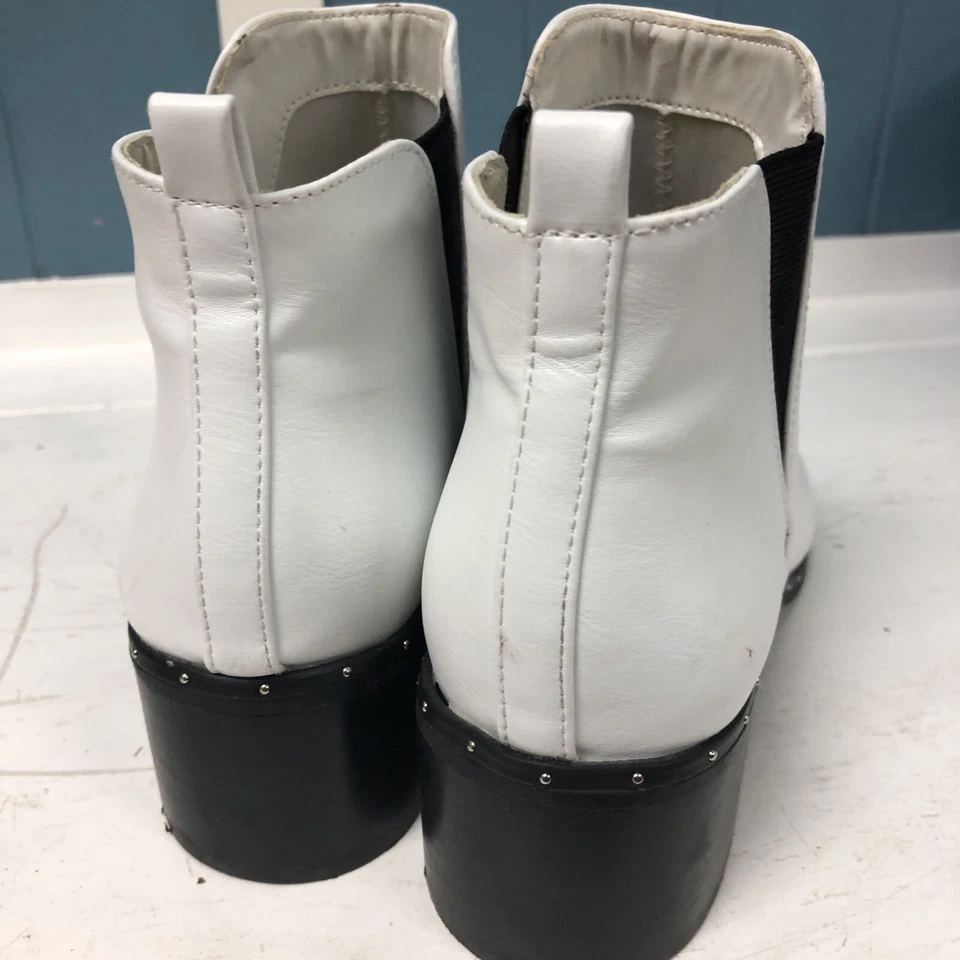 Botas de tornozelo Bar III Gabby couro branco rebite aparado biqueira pontiaguda tamanho 7.5 - Imagem 4 de 4