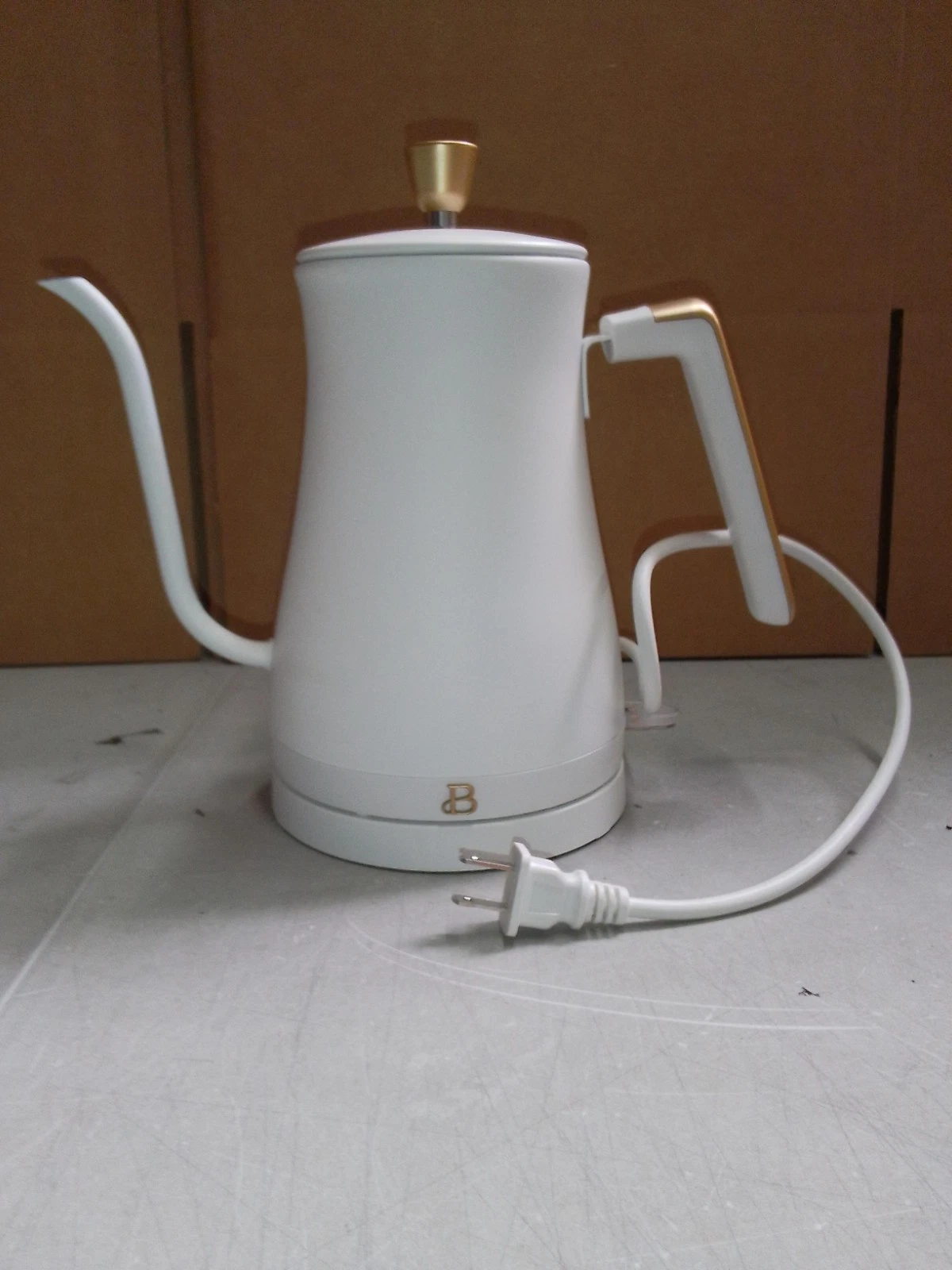 Beautiful 1-Liter Electric Gooseneck Kettle 1200 W White Icing by Drew Barrym...