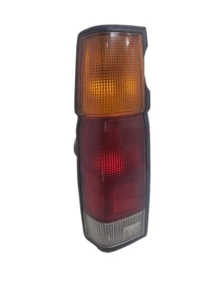 Cuarto de luz trasera del conductor montado en panel para camioneta Nissan 86-97 605335 Foto 2 de 4