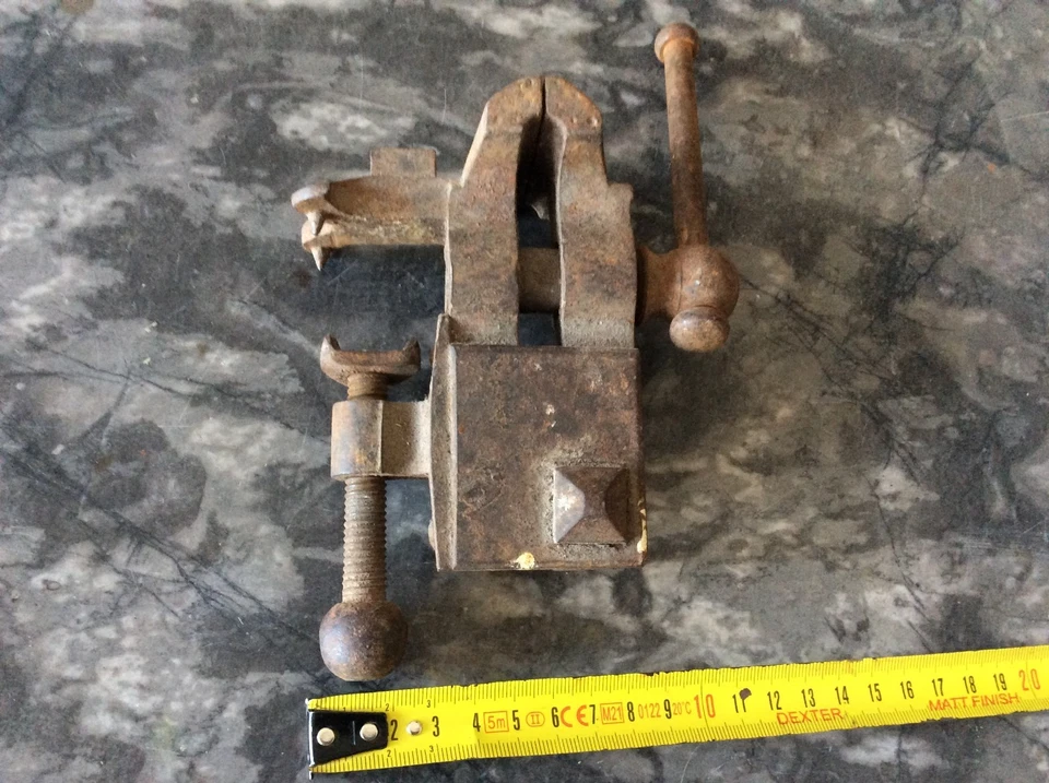 outils anciens,old tool,beau petit étau avec enclume de bijoutier... - Photo 3/4