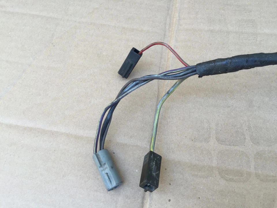 Arnés de cableado de escotilla para Ford Mustang 87-91 placa de descongelación trasera ala y bloqueo hatchback Foto 3 de 4