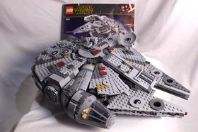 LEGO Star Wars: Millennium Falcon (7965) Read Description
