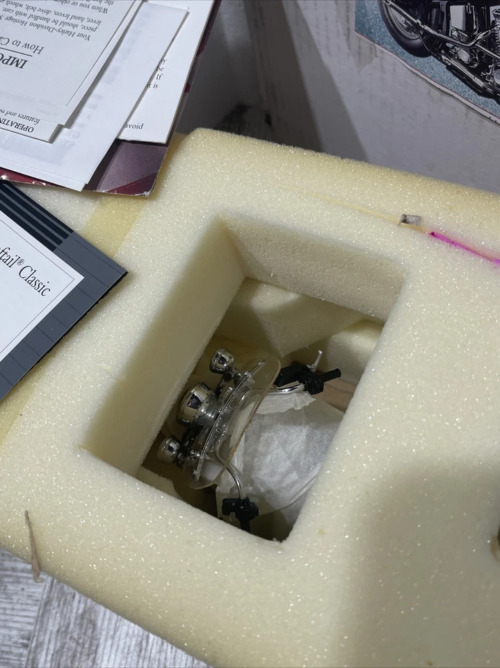 Franklin Mint Harley Davidson Heritage Softail Classic 1:10 Scale NEW IN BOX - Image 2 of 4